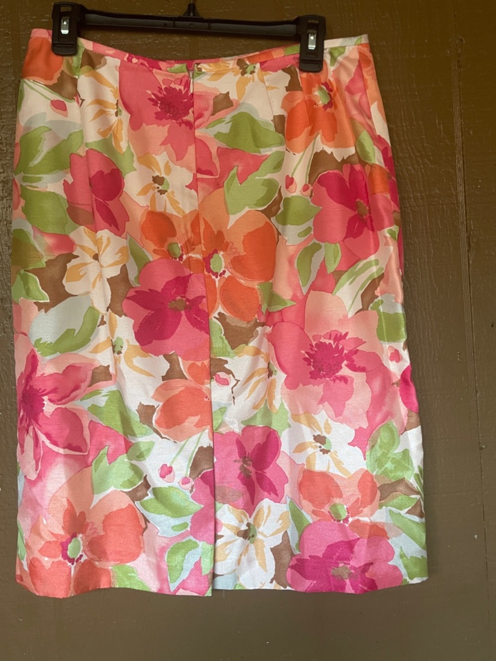 Le Suit Pink Coral Floral Women's Blazer
And Skirt Suit - Picture 5 of 5